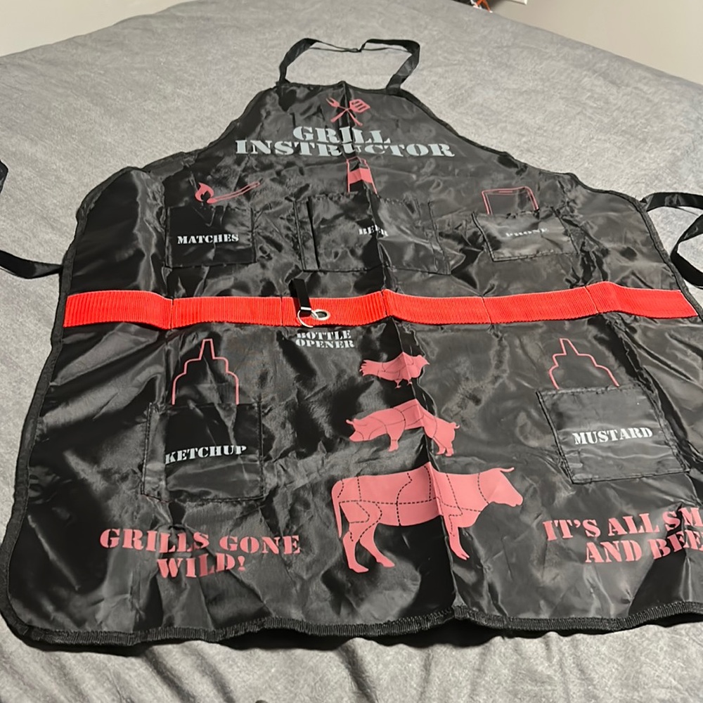 Apron with pockets useful when barbecuing.